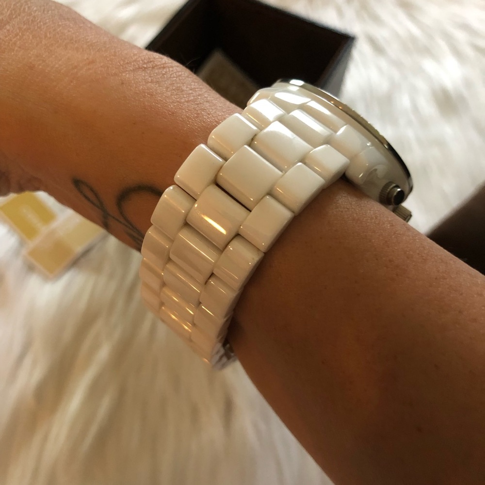 Authentic Michael Kors White Ceramic Watch - Picture 5 of 9
